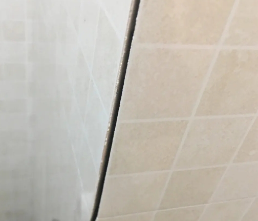 栾城瓷砖空鼓维修公司分享阳台瓷砖脱落的修复过程可以分为以下几个步骤