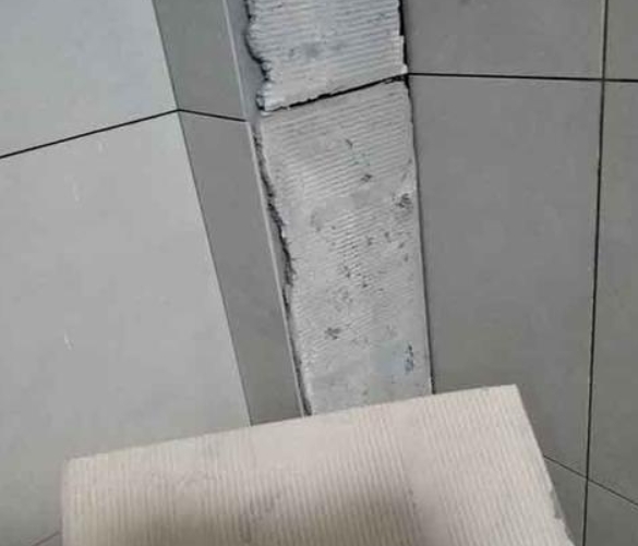 栾城瓷砖空鼓维修公司分享下厨房瓷砖脱落的补救措施。